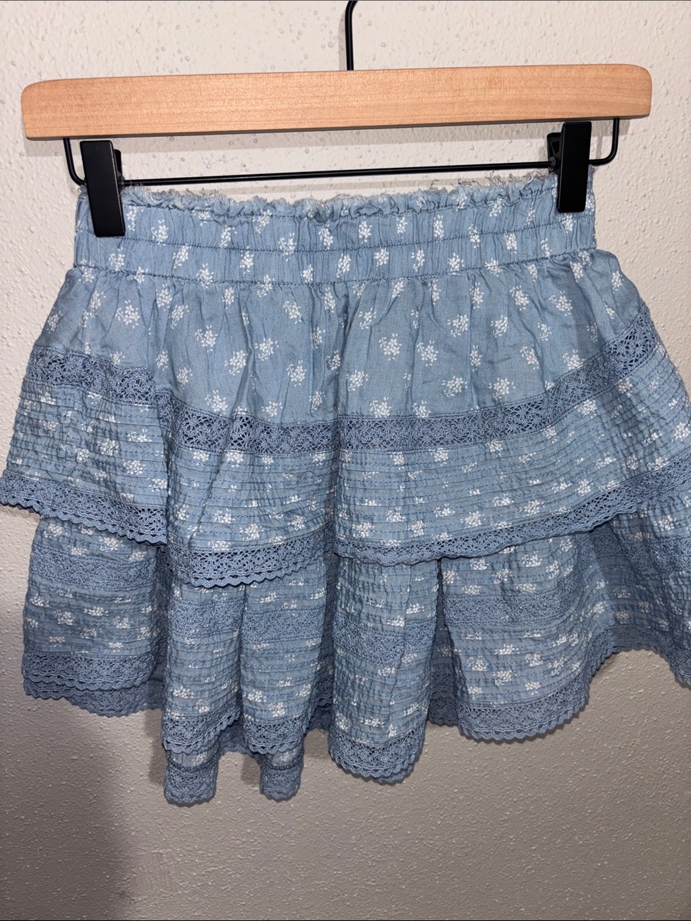 aerie - Light Blue Floral Lace-Trim Tiered Mini Skirt (size x-small)